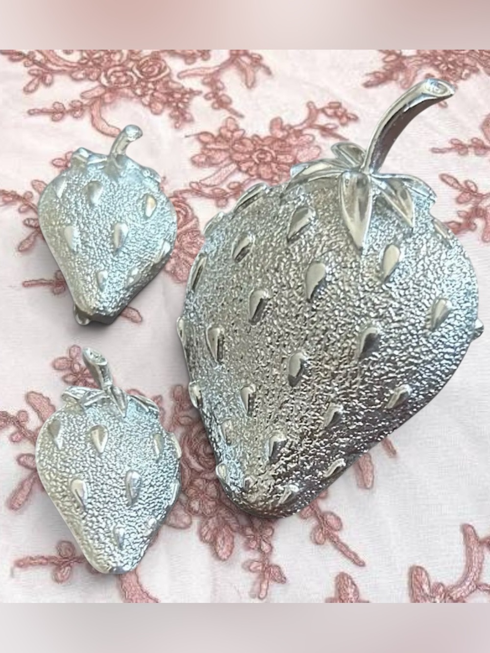 1968 Sarah Coventry Strawberry Ice Brooch & Clip On Earrings Silver Tone Set